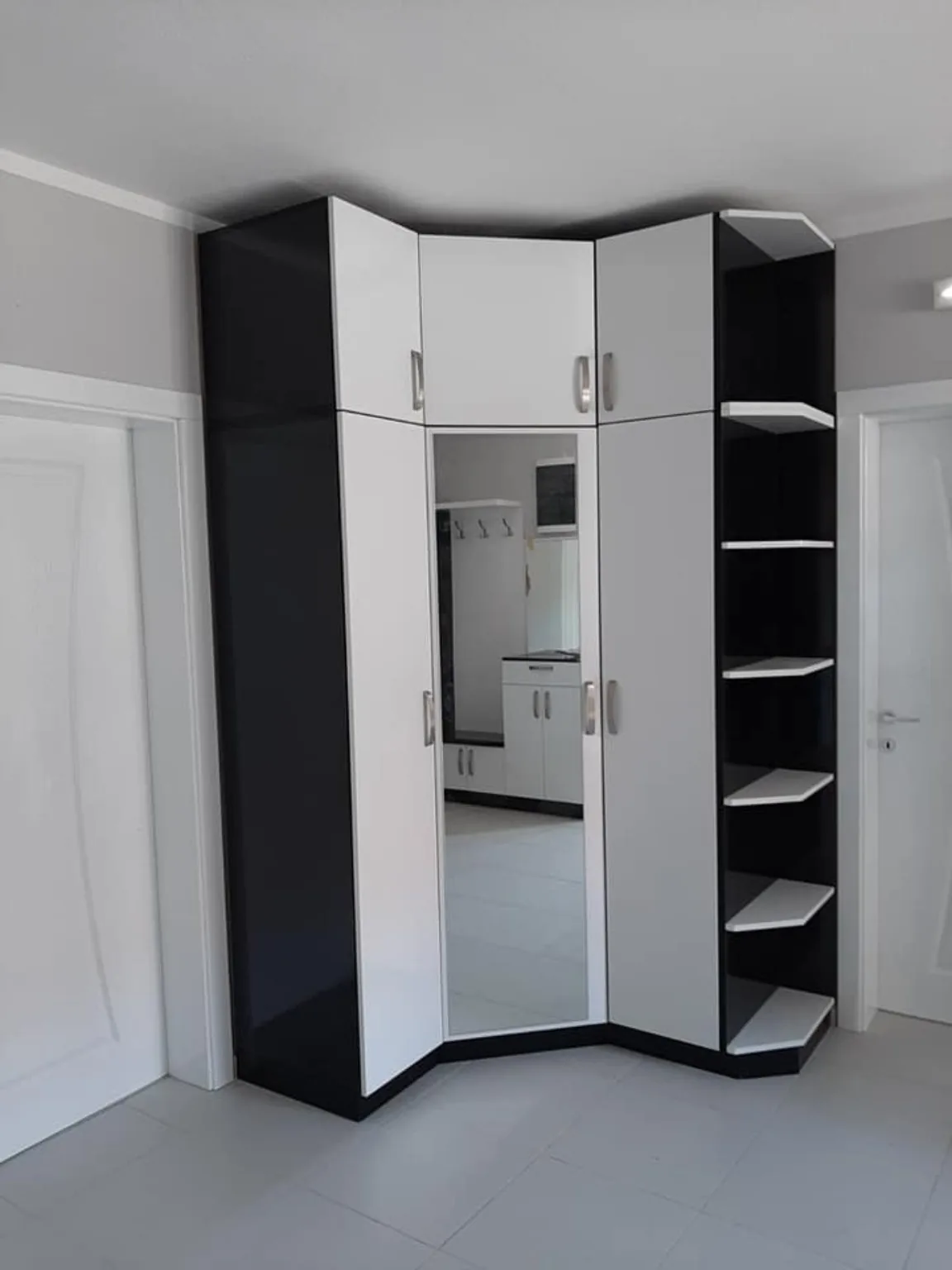 Ugradni plakar projektovan prema dimenzijama prostorije